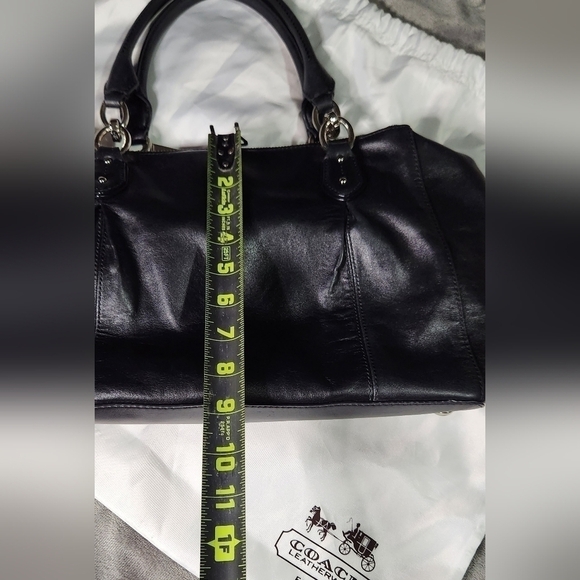 Coach bag black /bag comes with protective silk bag - Picture 12 of 13